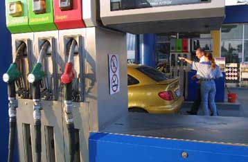 Κυρώσεις στους κερδοσκόπους ζητά η Ομοσπονδία Βενζινοπωλών