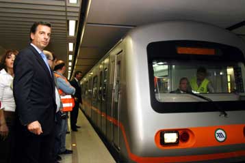 Τους νέους συρμούς του μετρό για τη διαδρομή έως το αεροδρόμιο επιθεώρησε ο Μ.Λιάπης