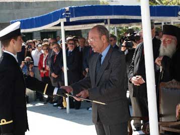 Τα ξίφη των νέων σημαιοφόρων του Πολεμικού Ναυτικού επέδωσε ο Κ.Στεφανόπουλος