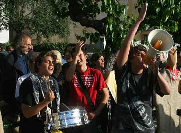 Πορεία διαμαρτυρίας και καταδίκη των βασανιστηρίων στο Ιράκ από τον ΣΥΝ