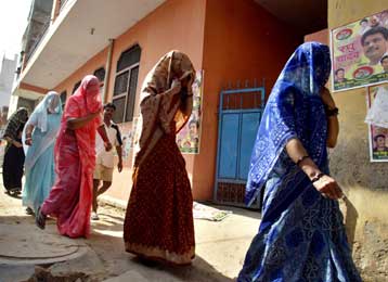 Προβάδισμα Βατζπαγί χωρίς αυτοδυναμία δείχνουν τα exit polls στην Ινδία