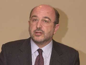 Αναγκαία η λήψη μέτρων για τη μείωση του ελλείμματος, λέει η Κομισιόν στην Ελλάδα