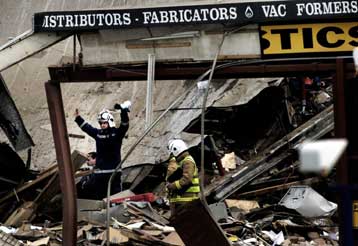 Τέσσερις νεκροί, πολλοί τραυματίες και εγκλωβισμένοι από έκρηξη σε εργοστάσιο της Σκοτίας