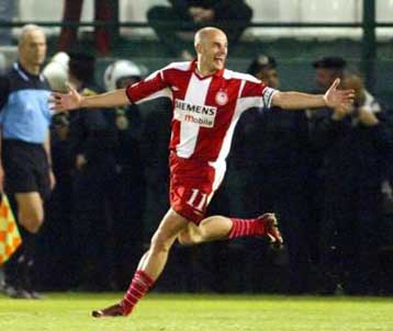 Ριβάλντο και Λάρσον στέλνουν στον Ολυμπιακό «Sun» και «Daily Record»