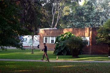 Διά της βίας ακινητοποίησαν τον Μαραντόνα οι νοσηλευτές του σε ξέσπασμα οργής του