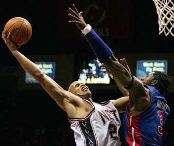 Το 2-2 στις νίκες επί των Σπερς και Πίστονς έκαναν Λέικερς και Νετς