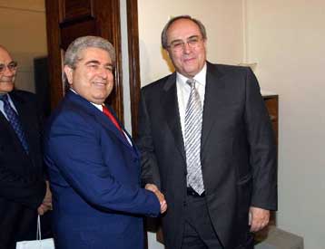 Συναντήσεις Χριστόφια με Παπαρήγα και Κωνσταντόπουλο για την επόμενη μέρα της Κύπρου