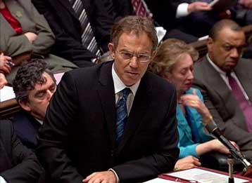 Τις κατηγορίες περί συγκάλυψης βασανισμών Ιρακινών επιχείρησε να αποκρούσει ο Τόνι Μπλερ