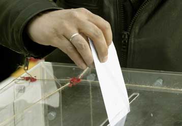 Προβάδισμα 7,2 ποσοστιαίων μονάδων διατηρεί η ΝΔ έναντι του ΠΑΣΟΚ σε νέα δημοσκόπηση