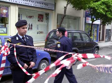 Έκρηξη αυτοσχέδιου εμπρηστικού μηχανισμού σε τράπεζα στη Βούλα