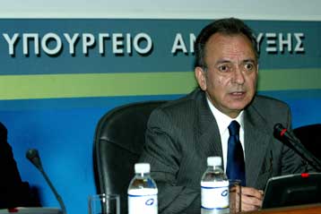 «Γκάζι» στην υλοποίηση των προγραμμάτων του Γ΄ΚΠΣ ζήτησε ο Δ.Σιούφας