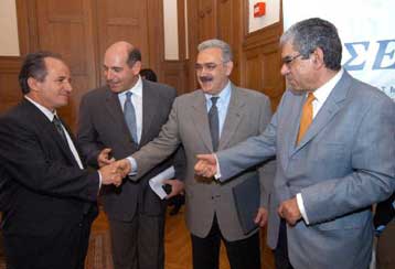 Σε διετή συμφωνία για αυξήσεις 6%+5,5% κατέληξαν εργοδότες και ΓΣΕΕ