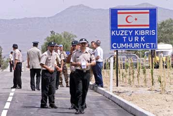 Μεγάλη ποσότητα εκρηκτικής ύλης βρέθηκε σε αυτοκίνητο στα κατεχόμενα