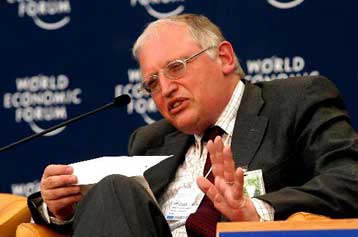 Προειδοποίηση Φερχόιγκεν για ενδεχόμενη αναβολή της απόφασης της ΕΕ για την Τουρκία