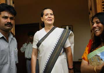 Οι σχέσεις με το Πακιστάν προτεραιότητα της νέας κυβέρνησης, λέει η Σόνια Γκάντι