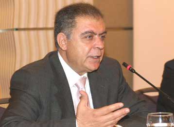 Μέτρα κατά της κερδοσκοπίας στα καύσιμα – Δεν μειώνεται ο ειδικός φόρος κατανάλωσης