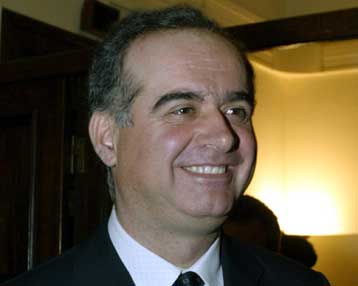 Διαξιφισμοί στη Βουλή για τα εξοπλιστικά προγράμματα και την απουσία Σπηλιωτόπουλου