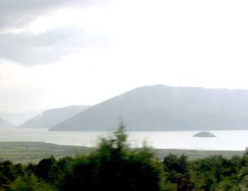 Διακρατική συνεργασία για τη σωτηρία των Πρεσπών ζητούν επιστήμονες