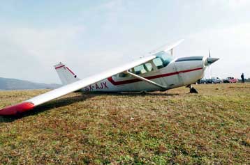 Αναγκαστική προσγείωση μονοκινητήριου αεροπλάνου σε αγροτική περιοχή της Λάρισας