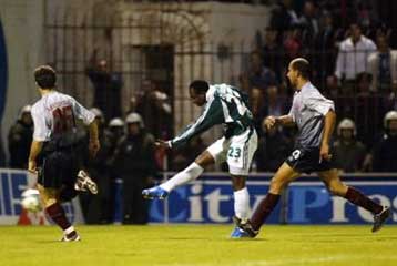 Ο Ολισαντέμπε λύτρωσε ξανά τον ΠΑΟ-Πικρή νίκη ο Ολυμπιακός-Σεντόνι στην Τούμπα