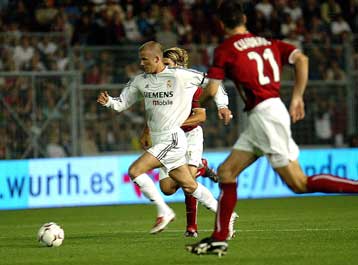 Η «Μπάρτσα» έριξε από τη δεύτερη θέση τη Ρεάλ, που έχασε και από την ουραγό Μούρθια