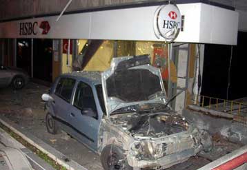 Εκρήξεις έξω από υποκαταστήματα της HSBC «συνοδεύουν» τον Τόνι Μπλερ στην Τουρκία