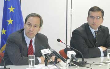 Πάνω από 3% το δημοσιονομικό έλλειμμα της Ελλάδας και το 2004, εκτιμά η Κομισιόν