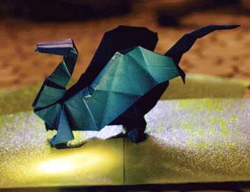 Ρομπότ καταπιάνεται με το οριγκάμι και προσπαθεί να κατανοήσει τους ανθρώπους
