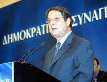 Αποχωρήσεις και παραιτήσεις από το Δημοκρατικό Συναγερμό