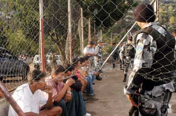 Εκατόν ένας νεκροί από πυρκαγιά σε φυλακή της Ονδούρας