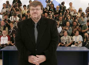 Με το «Fahrenheit 9/11» του Μάικλ Μουρ συνεχίστηκε το 57ο Φεστιβάλ των Καννών