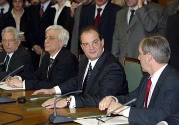 Σταθερό προβάδισμα για τη ΝΔ, σύμφωνα με νέα δημοσκόπηση