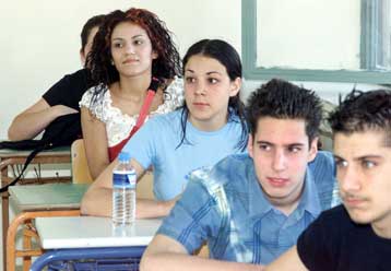 Κανονικά διεξάγονται οι Πανελλαδικές εξετάσεις την Τρίτη