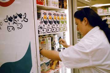 Στο «μικροσκόπιο» της Επιτροπής Ανταγωνισμού οι κλάδοι τροφίμων και τραπεζικών υπηρεσιών