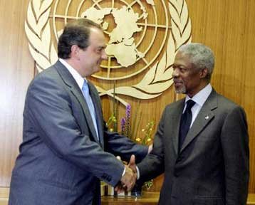 Η υπόθεση Κυπριακό δεν σταματά στις 24 Απριλίου, συμφωνούν Καραμανλής – Ανάν