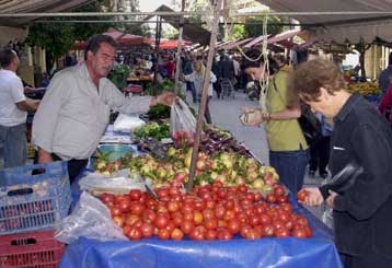 Ανεξέλεγκτα τα κερδοσκοπικά κυκλώματα στις λαϊκές αγορές