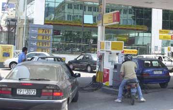 Σε ανοδική τροχιά παραμένουν οι τιμές των καυσίμων