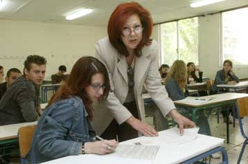 Σε Αλγεβρα και Νέα Ελληνικά εξετάζονται την Πέμπτη οι μαθητές της Β και Γ Λυκείου