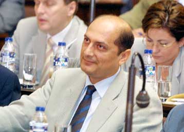 Εκβίαζαν πολιτικούς τα μέλη της σπείρας που διακινούσε πλαστά τιμολόγια