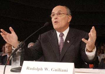 Ο Τζουλιάνι υπεραμύνεται των μέτρων προστασίας της Νέας Υόρκης προ της 11ης Σεπτεμβρίου