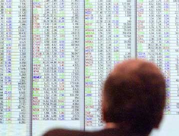 Κάτω από τις 2.400 μονάδες υποχωρεί το Χρηματιστήριο την Πέμπτη