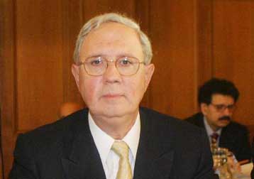 Μέτρα για τη μείωση του ελλείμματος κάτω από το 3% συνιστά ο Νίκος Γκαργκάνας