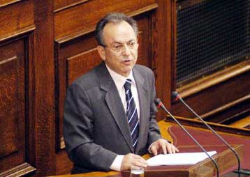 «Ακραία λύση» η επιβολή πλαφόν στις τιμές των καυσίμων, δηλώνει ο Δ.Σιούφας