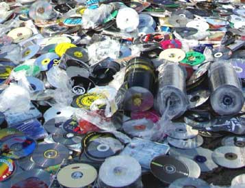 BBC προς τουρίστες: «Μην αγοράσετε πειρατικά CD από την Ελλάδα»