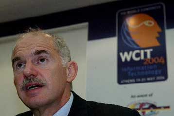 Ενδυνάμωση της δημοκρατίας με τη χρήση των νέων τεχνολογιών ζήτησε ο Γ.Παπανδρέου