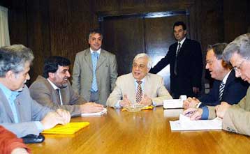 Καθορίστηκε το χρονοδιάγραμμα των συλλογικών διαπραγματεύσεων του 2004 στο Δημόσιο