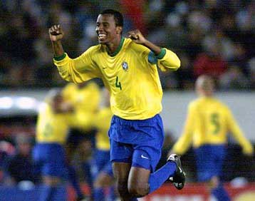 Επιβεβαιώνει το ενδιαφέρον για Ρόκε Ζούνιορ ο Ολυμπιακός – Επιμένει για Ντενουί