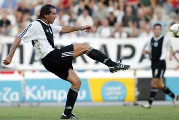 Ο Εγκωμίτης δέχθηκε μείωση αποδοχών και οφειλομένων και υπέγραψε νέο συμβόλαιο