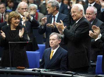 Με μικρή πλειοψηφία η εκλογή του Χορστ Κέλερ στην προεδρία της Γερμανίας