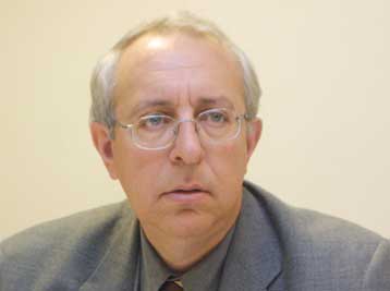 Ο συνταγματολόγος Ηλίας Νικολόπουλος επικεφαλής του ευρωψηφοδελτίου του ΔΗΚΚΙ